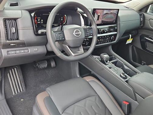 2t Red Blk Roof 2026 Nissan Pathfinder Platinum