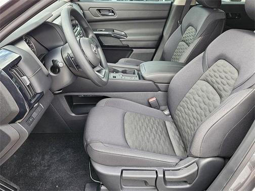 2025 Nissan Pathfinder S