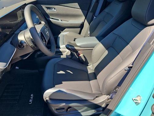 2t Tur Blk Roof 2026 Nissan Leaf SV+