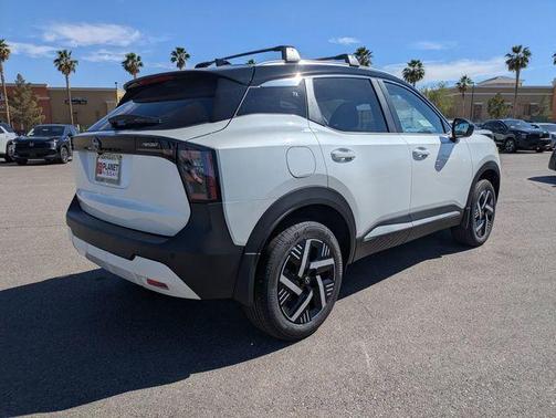 2t Wht Blk Roof 2026 Nissan Kicks SV