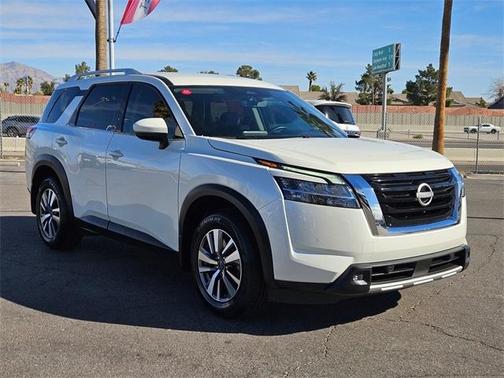 2023 Nissan Pathfinder SL
