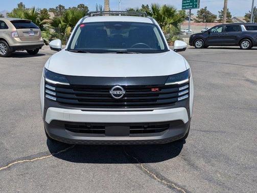 Aspen White Tri 2025 Nissan Kicks SR