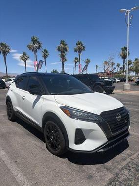 Aspen White / Super Black 2024 Nissan Kicks SR