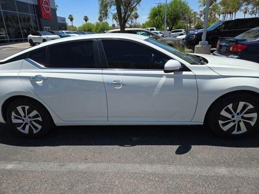 Glacier White 2022 Nissan Altima 2.5 S