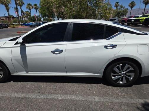 Glacier White 2022 Nissan Altima 2.5 S