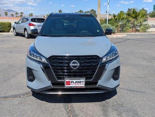 2 Tone Gray / Black 2023 Nissan Kicks SR