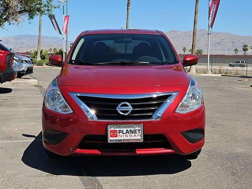 Cayenne Red 2017 Nissan Versa 1.6 SV