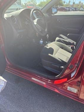 Cayenne Red 2017 Nissan Versa 1.6 SV