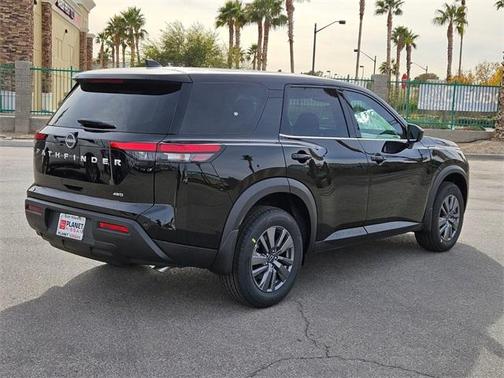 2025 Nissan Pathfinder S