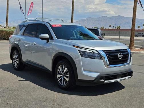2025 Nissan Pathfinder SL