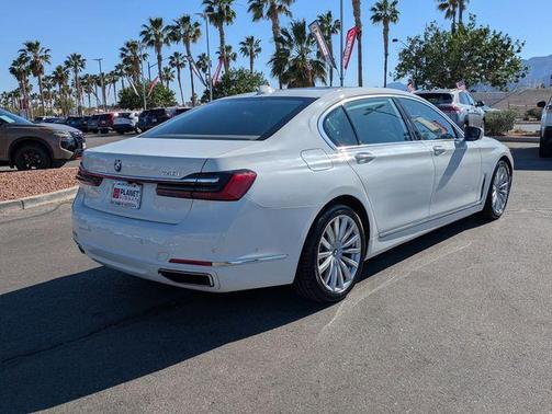 Alpine White 2022 BMW 740 i