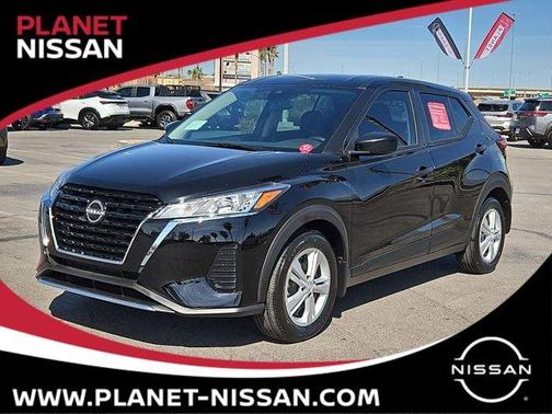 Super Black 2025 Nissan Kicks Play S