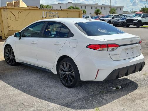 Ice Cap 2024 Toyota Corolla SE