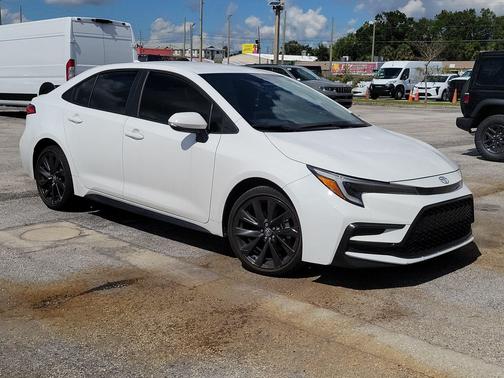 Ice Cap 2024 Toyota Corolla SE