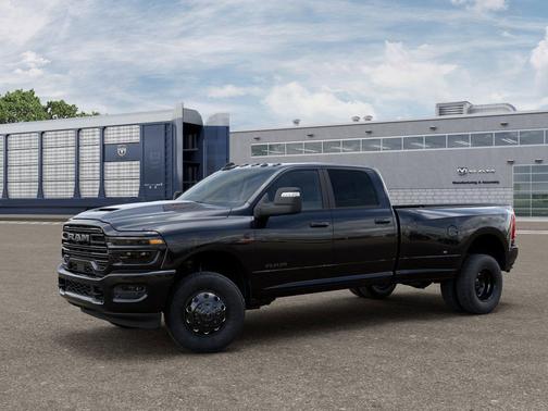 Diamond Black Crystal Pearlcoat 2026 RAM 3500 Laramie Crew Cab 4x4 8' Box