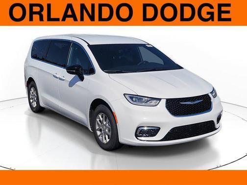 Bright White Clearcoat 2026 Chrysler Pacifica L