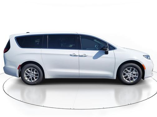 Bright White Clearcoat 2026 Chrysler Pacifica L