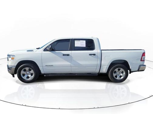 Bright White Clearcoat 2024 RAM 1500 Big Horn/Lone Star
