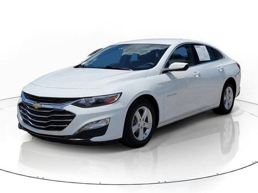 Summit White 2024 Chevrolet Malibu FWD 1LT