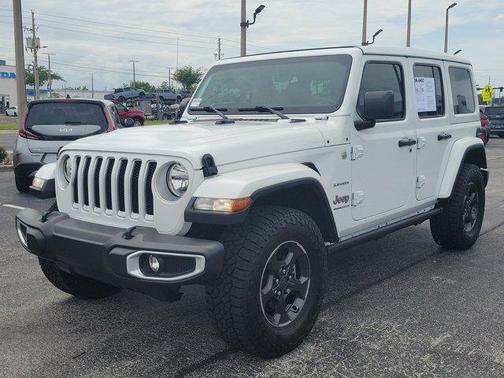 Bright White Clearcoat 2023 Jeep Wrangler 4-Door Sahara 4x4
