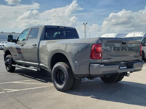 Ceramic Gray Clearcoat 2026 RAM 3500 Laramie Crew Cab 4x4 8' Box