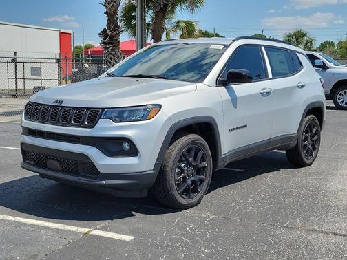 Silver Zynith Metallic Clearcoat 2026 Jeep Compass Latitude