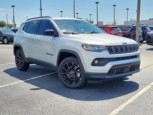 Silver Zynith Metallic Clearcoat 2026 Jeep Compass Latitude