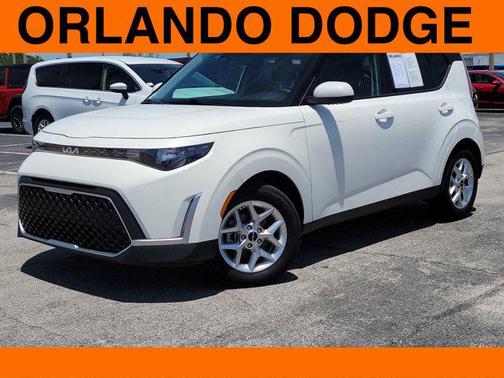 Snow White Pearl 2025 Kia Soul LX