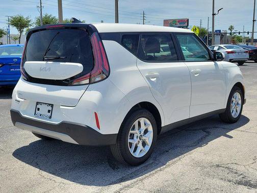 Snow White Pearl 2025 Kia Soul LX