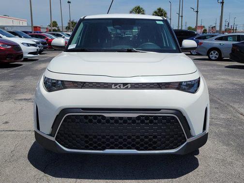 Snow White Pearl 2025 Kia Soul LX