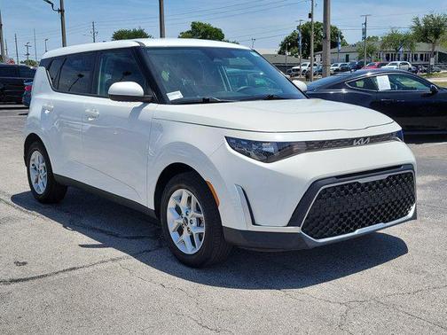 Snow White Pearl 2025 Kia Soul LX