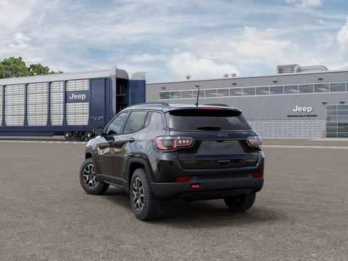 Diamond Black Crystal Pearlcoat 2026 Jeep Compass Trailhawk