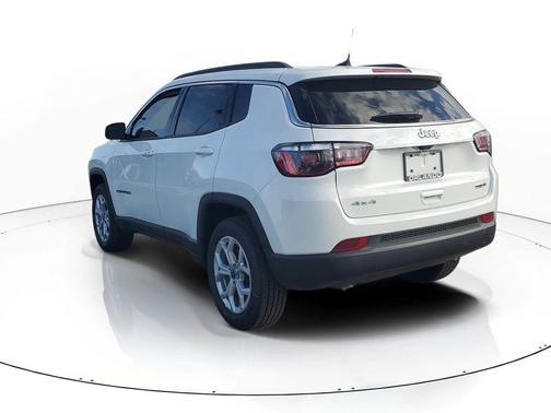 Bright White Clearcoat 2026 Jeep Compass Latitude