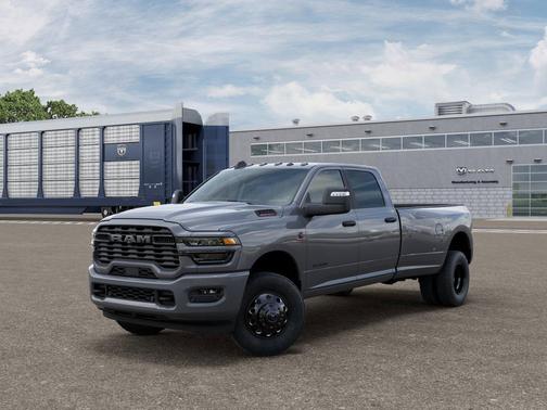 Ceramic Gray Clearcoat 2026 RAM 3500 Big Horn Crew Cab 4x4 8' Box