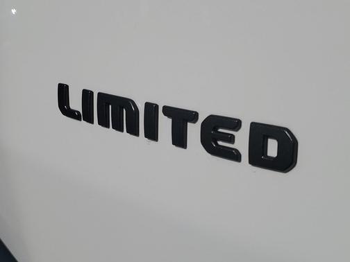 Bright White Clearcoat 2026 Jeep Cherokee Limited