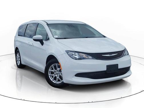 Bright White Clearcoat 2023 Chrysler Voyager LX