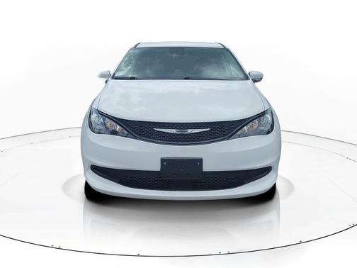 Bright White Clearcoat 2023 Chrysler Voyager LX