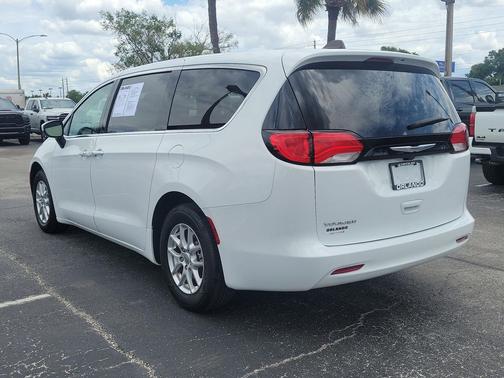 Bright White Clearcoat 2023 Chrysler Voyager LX