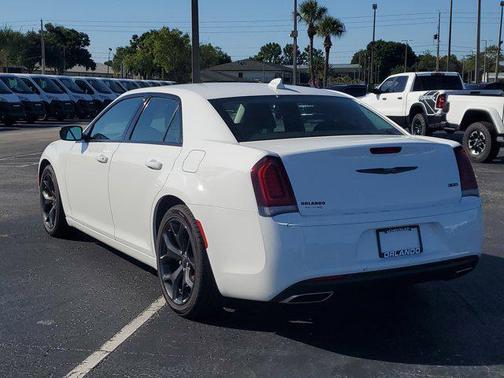 2022 Chrysler 300 Touring