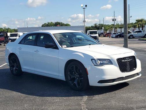 2022 Chrysler 300 Touring