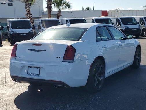 2022 Chrysler 300 Touring
