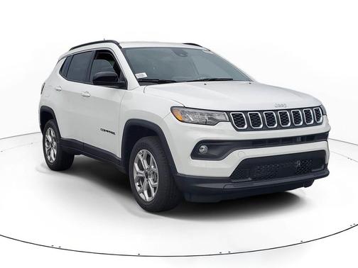 Bright White Clearcoat 2026 Jeep Compass Latitude