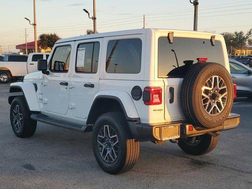 2024 Jeep Wrangler 4-Door Sahara 4x4