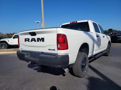Bright White Clearcoat 2026 RAM 2500 Tradesman Crew Cab 4x4 6'4' Box