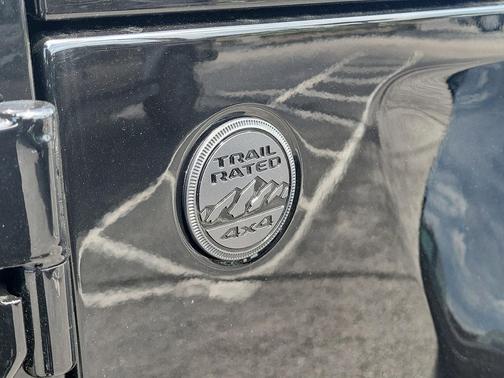 Black Clearcoat 2026 Jeep Gladiator Sahara 4x4