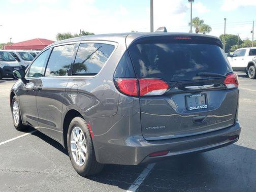 2023 Chrysler Voyager LX