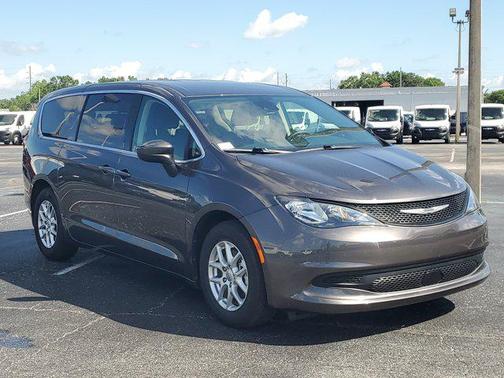 2023 Chrysler Voyager LX