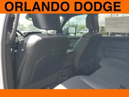 2025 RAM 3500 Tradesman Crew Cab 4x4 8' Box