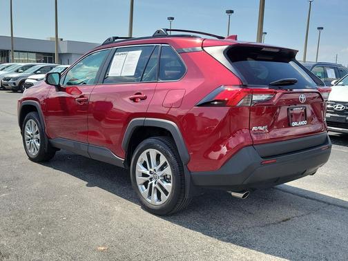 Pearl 2025 Toyota RAV4 XLE Premium