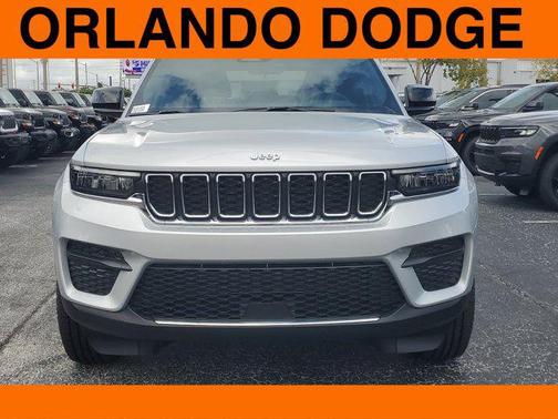 2025 Jeep Grand Cherokee Laredo